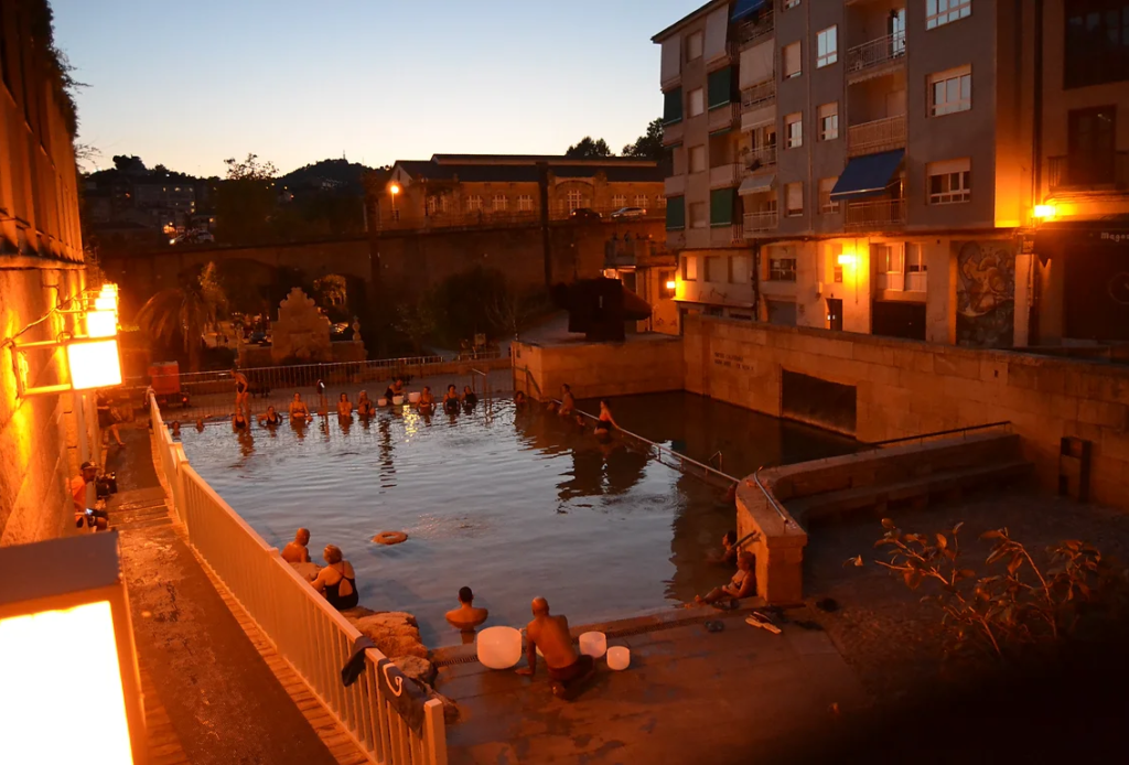 Piscina termal de As Burgas, entro Histórico de Ourense, España